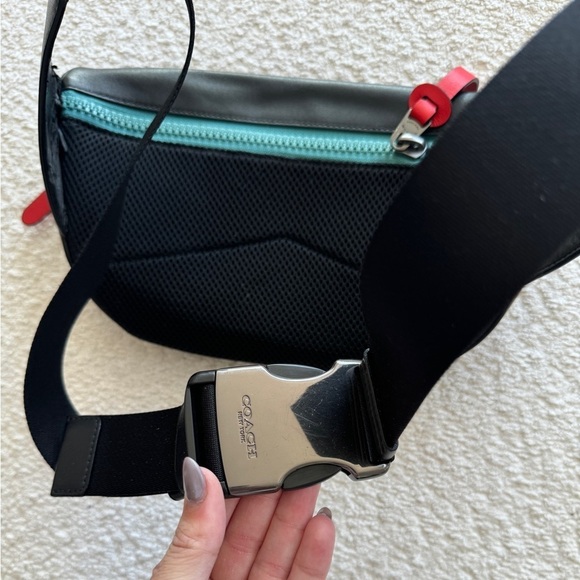 COACH Brown Belt Sling Bag Mens Unisex - Picture 5 of 8